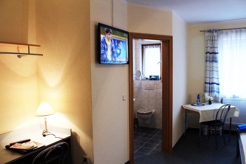 Land-Gut-Hotel Gasthof Waldschaenke Altfraunhofen Room photo