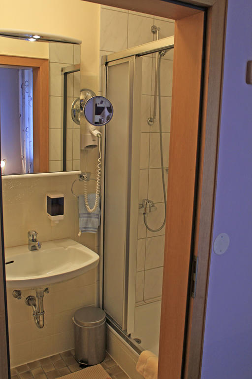 Land-Gut-Hotel Gasthof Waldschaenke Altfraunhofen Room photo